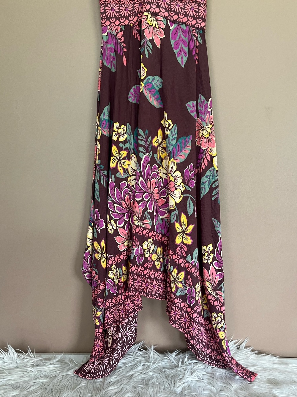 {Angie} Floral Sleeveless Twist-Front Midi Dress with Handkerchief Hem - Large - Picture 3 of 10